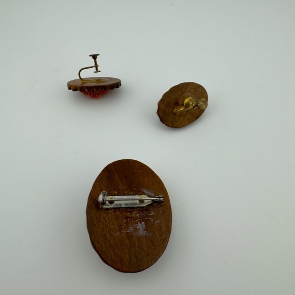 Vintage Carved Celluloid and Wood Orange Floral Jewelry Set, Brooch, Screw Backs - Picture 3 of 5